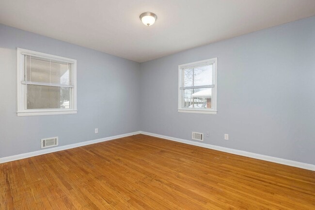 Building Photo - 3704 Greenwich Rd