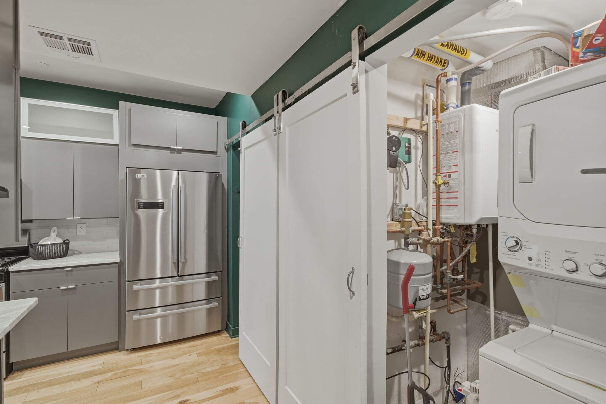 Building Photo - 186 Paris St