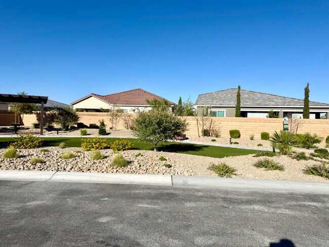 Building Photo - HIVE FALL MOVE-IN SPECIAL: NEWER 2024 BUILD | GATED COMMUNITY | SOLAR INCLUDED