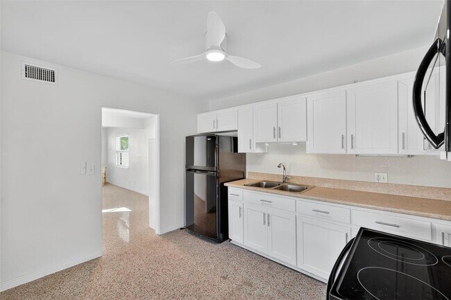 Building Photo - 5410 19th Ave S