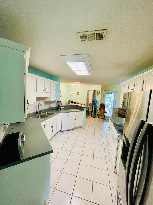 kitchen - 732 Denise Dr