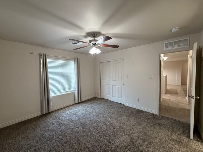 Building Photo - NICE 3 BED BATH WITH SOLAR!
