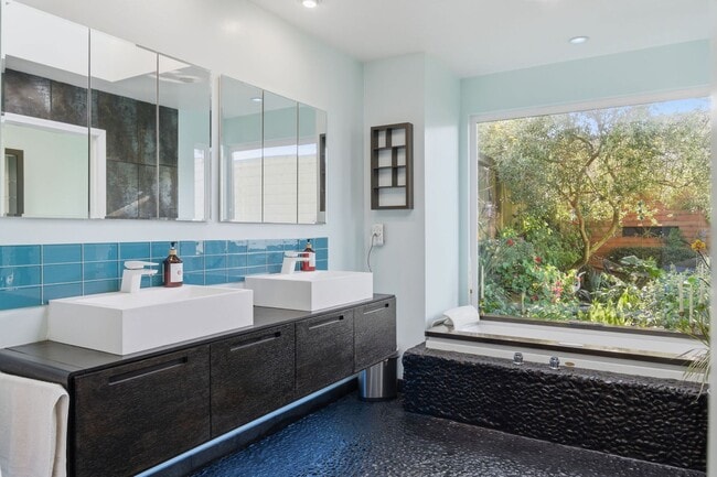 Building Photo - Fully Furnished 2BR + Media Room • 2BA Single-Family Home Near McLaren Park