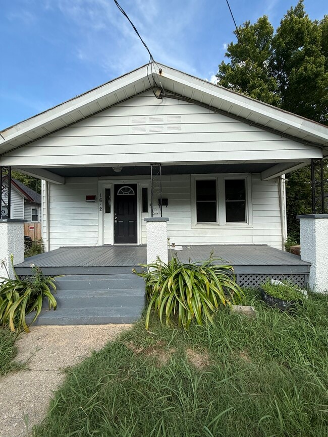 Primary Photo - 1612 Columbia St