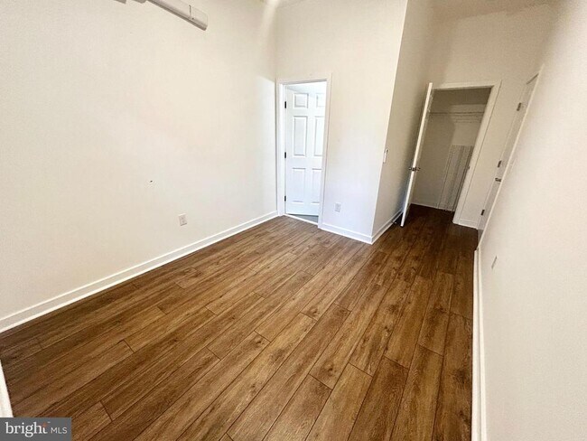 Building Photo - 405 S 42nd St