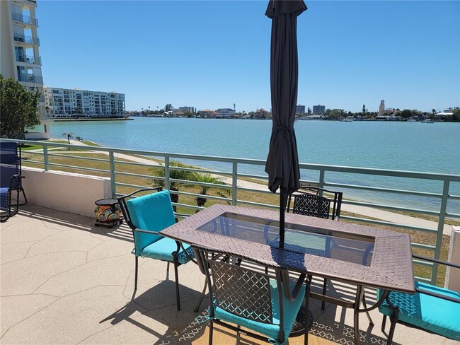 Building Photo - 8000 Sailboat Key Blvd S