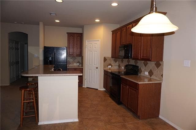 Building Photo - 1433 Ravenwood Dr