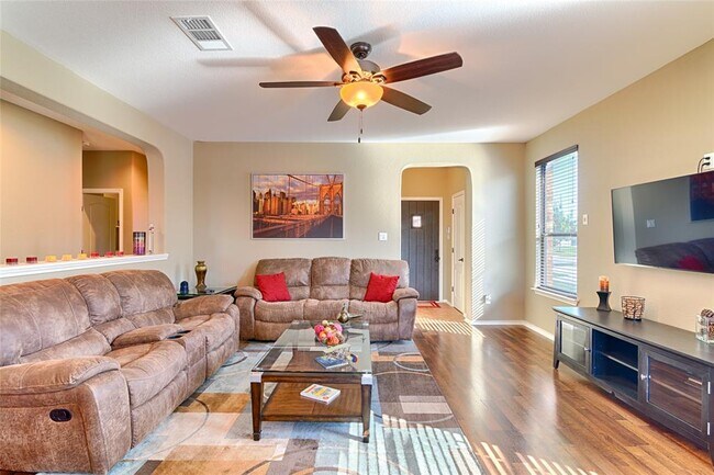 Building Photo - 505 Willow Walk Dr