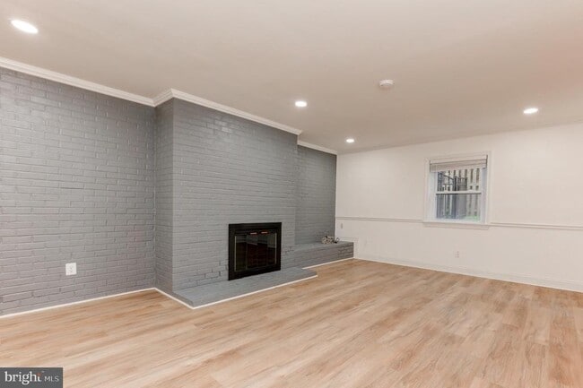 Building Photo - 3858 N Tazewell St