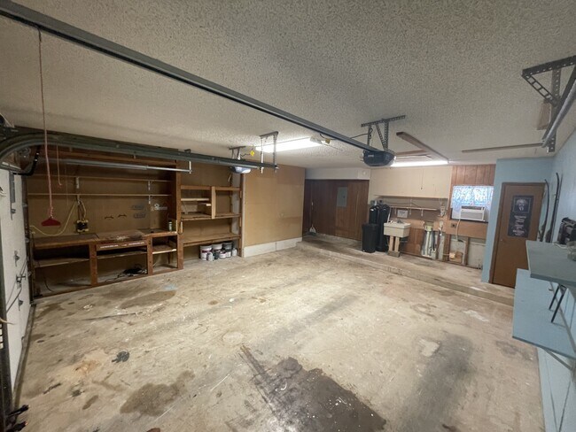 Building Photo - 1214 Timber Bay