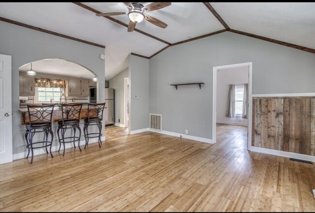 Building Photo - Cute Country Charmer – Bristol, VA  2 Bed ...