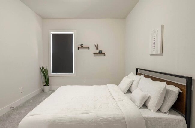 Building Photo - 10211 Las Nubes Ave