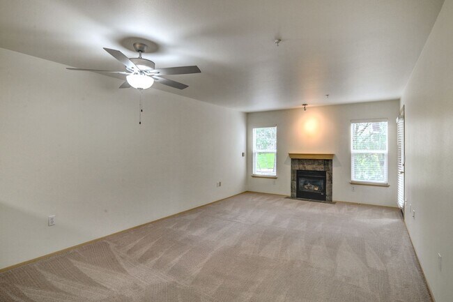 Building Photo - FREE RENT! Get one month FREE, THIS WON'T ...
