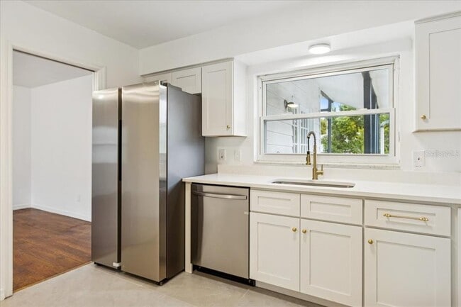 Building Photo - 521 Brookside Cir