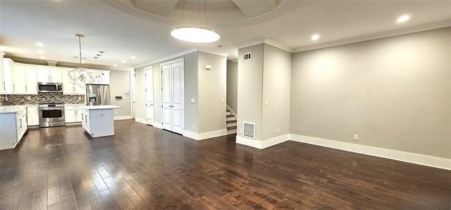 Building Photo - 1993 Memorial Dr SE