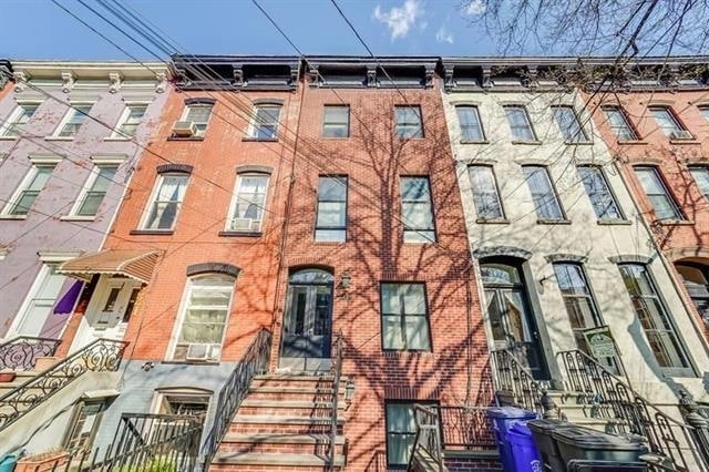 Building Photo - 219 Garden St