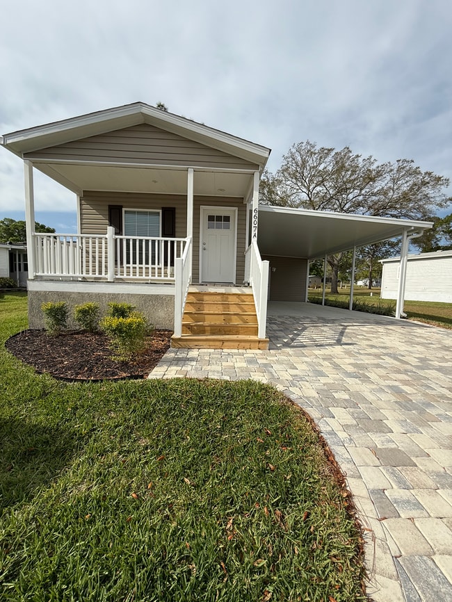 Building Photo - 6607 Lakewood Dr