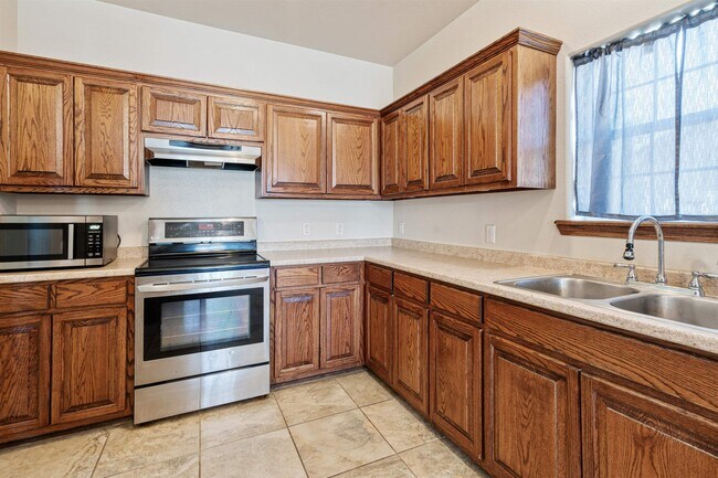 Building Photo - 103 Spike Run