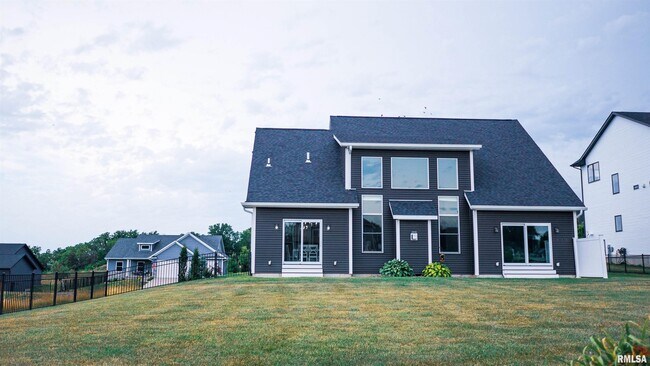 Building Photo - 285 Madison Dr