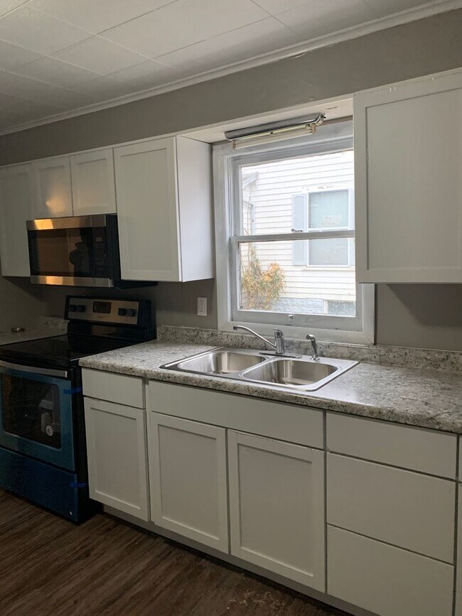 Building Photo - Perfect single family home!