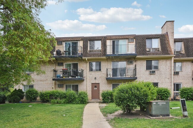 Building Photo - 226 Shorewood Dr