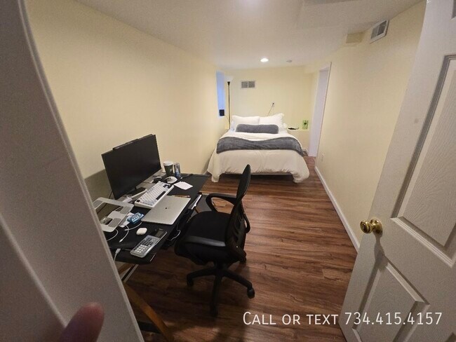 Building Photo - 430 S 4th Ave