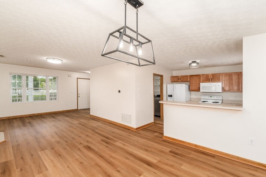 Building Photo - 6201 Norway Glen Ave