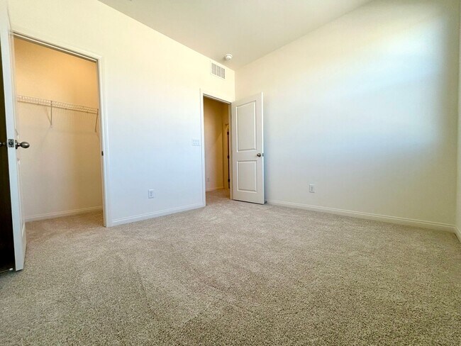Building Photo - Brand new Townhome in Summerlin Grand Park Village
