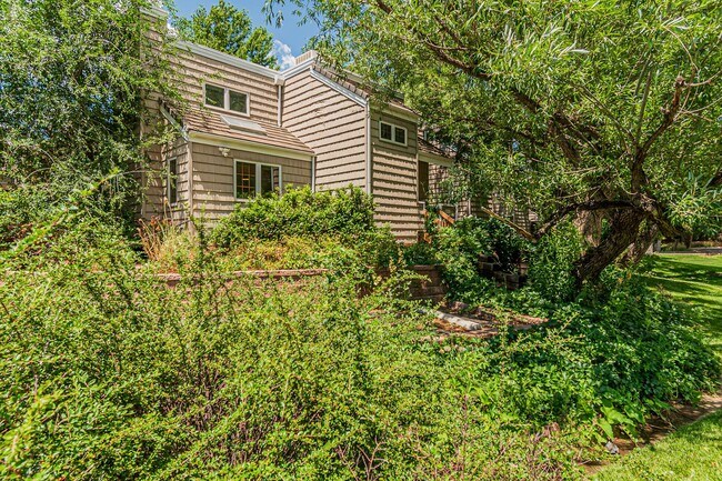 Building Photo - 3BD, 2.5BA Boulder Townhome with 2 Parking Spots