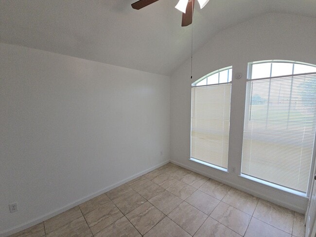 Building Photo - 1306 Squire Dr