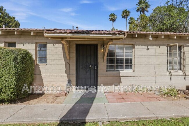 Building Photo - 1137 W Glenrosa Ave