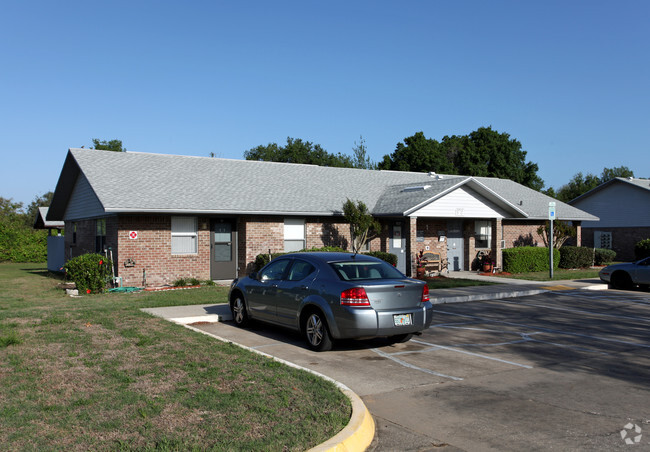 Primary Photo - Colony Court Apartments