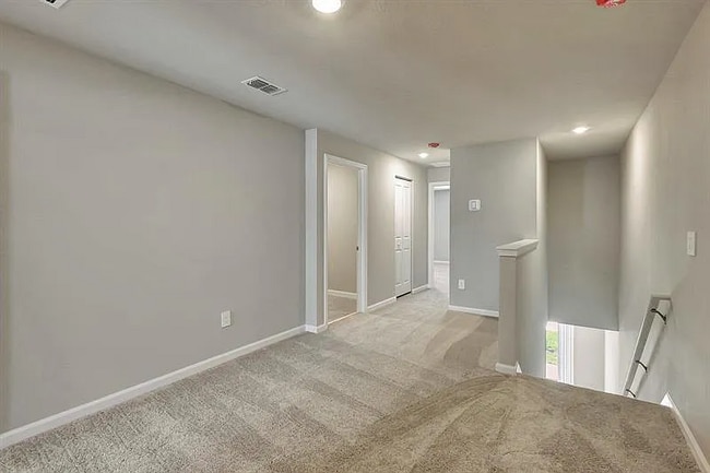 Building Photo - 5788 SE Edgewater Cir