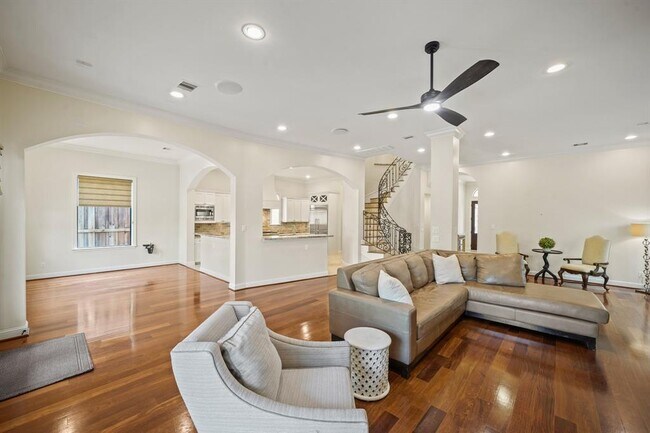 Building Photo - 124 Detering St
