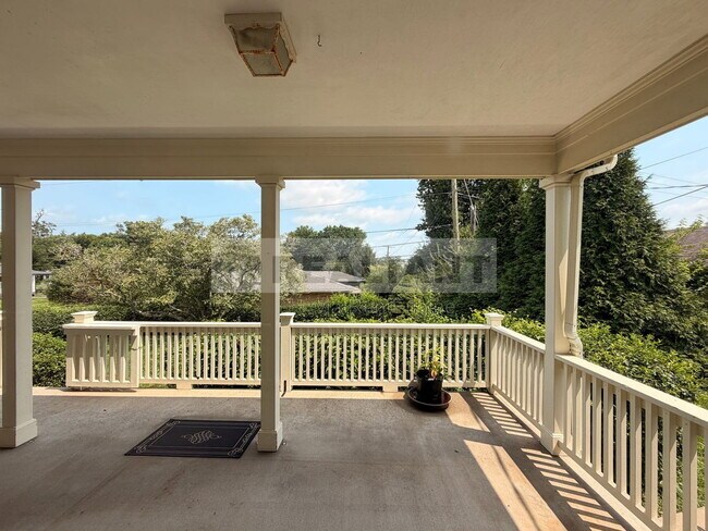 Building Photo - 2039 Fontaine Rd