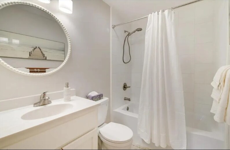 Building Photo - 1625 Front St