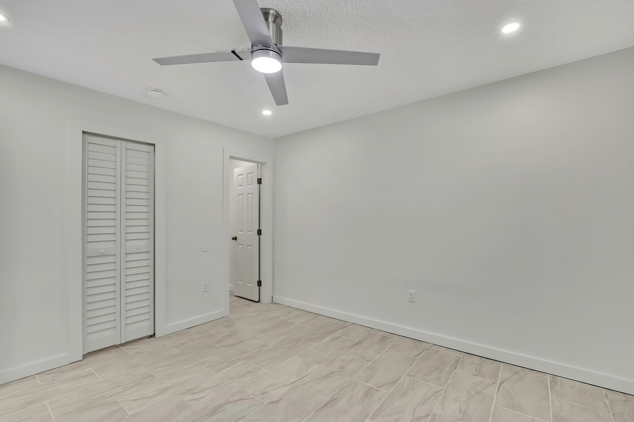 Building Photo - 10981 W Tidewater Cir