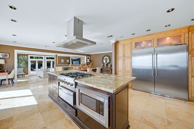 Building Photo - Fully Furnished 3 Bed 2.5 Bath Single Fami...