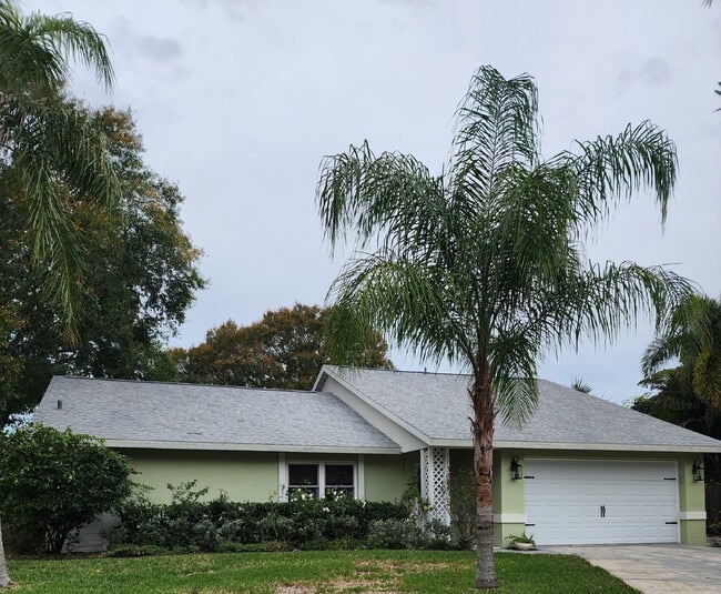 Building Photo - Pool home in Historic Tarpon Springs
