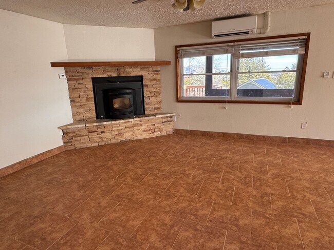 Building Photo - 3 Bedroom, 2 Bathroom Home in Cedar Crest, NM.