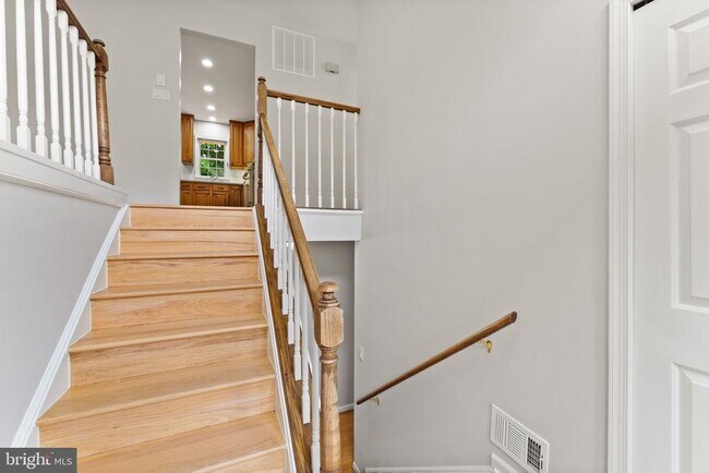 Building Photo - 2660 Oakton Glen Dr