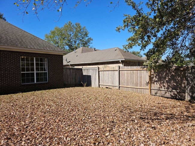 Building Photo - 132 Middlefield Dr