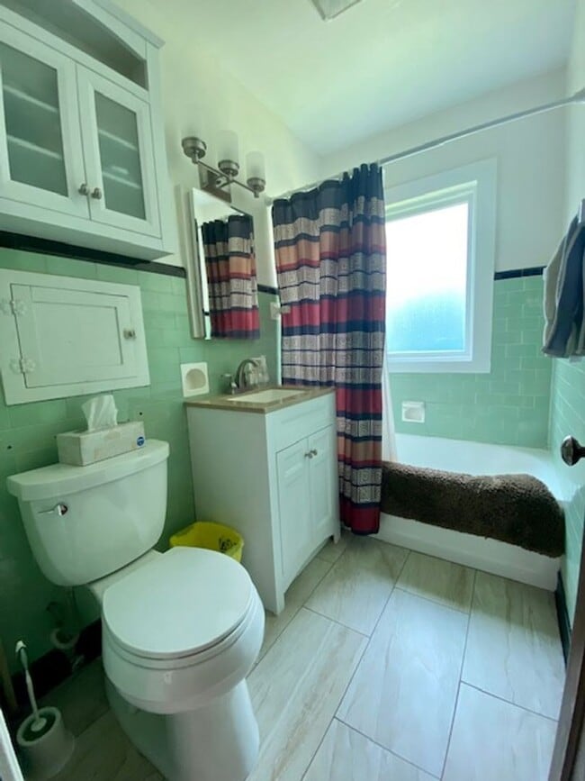 Building Photo - Charming 2 Bedroom 1 Bath Single Family Home!