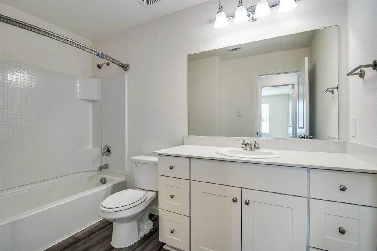 Building Photo - 731 Yorkshire Dr