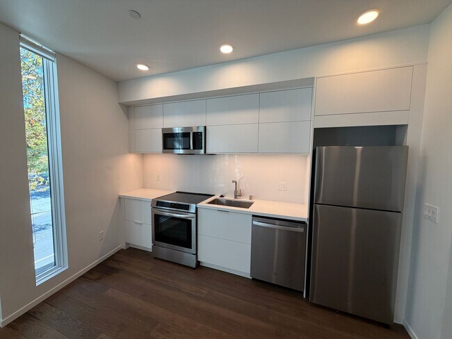 Building Photo - 2419 Binnen Ln