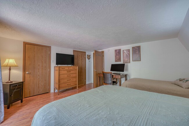 Building Photo - 104 Meadowood
