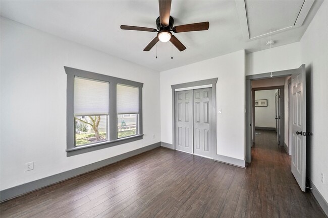 Building Photo - 325 N Sidney St