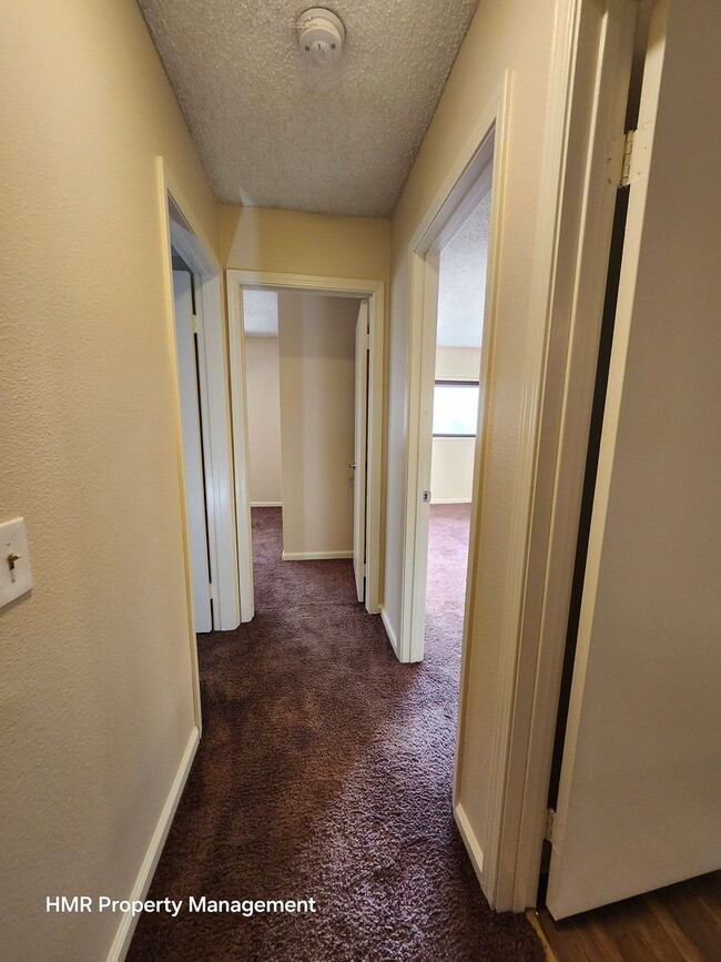 Building Photo - *MOVE-IN SPECIAL* Spacious 3-Bedroom Condo