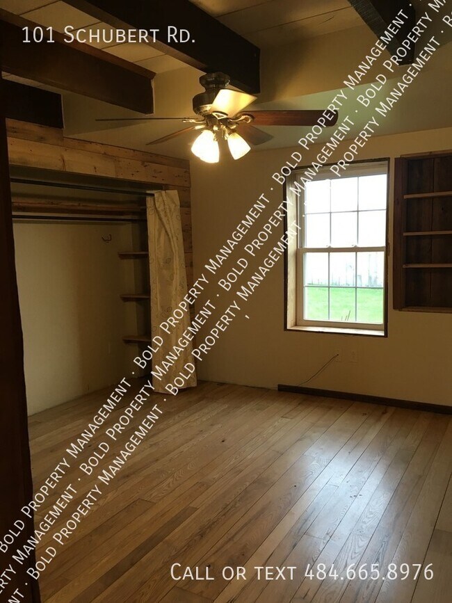 Building Photo - 101 Schubert Rd