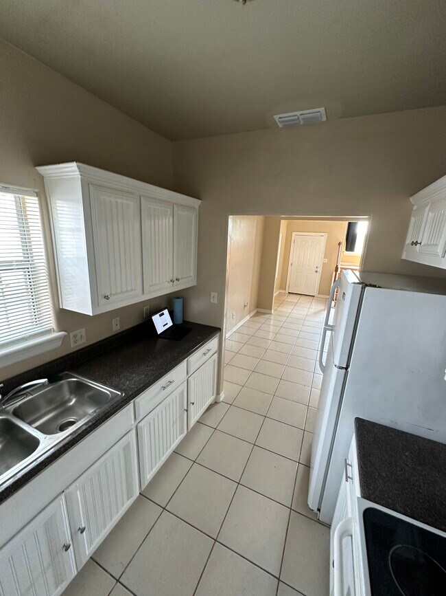 Kitchen - 1020 Jesse St